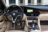 Alfa Romeo Giulia, i materiali degli interni: sportività e lusso