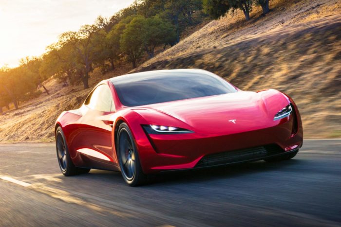 Tesla Roadster, i segreti dell'auto più veloce. Sfida a Ferrari e Porsche