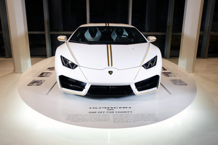 Lamborghini Huracan di Papa Francesco venduta all’asta a 715.000 euro 4