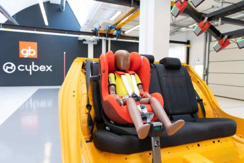 Cybex inaugura il centro di crash test per la sicurezza in auto dei bambini