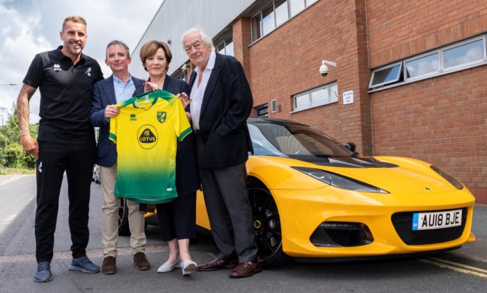Lotus presenta il nuovo logo e la partnership col Norwich ...