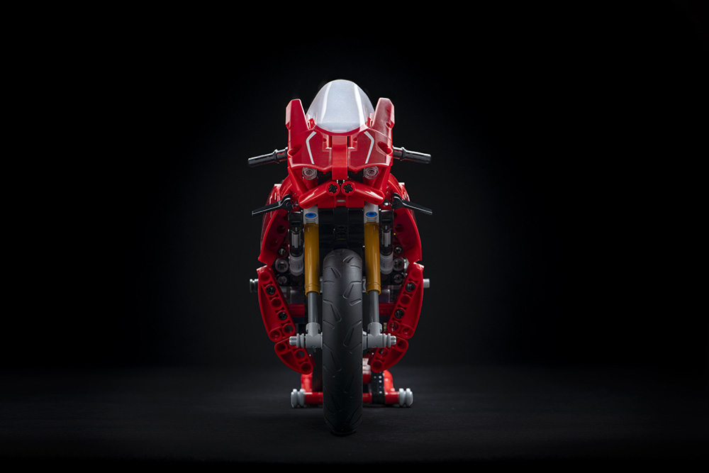 Ducati-Panigale-V4-R-Lego-Technic-13.jpg