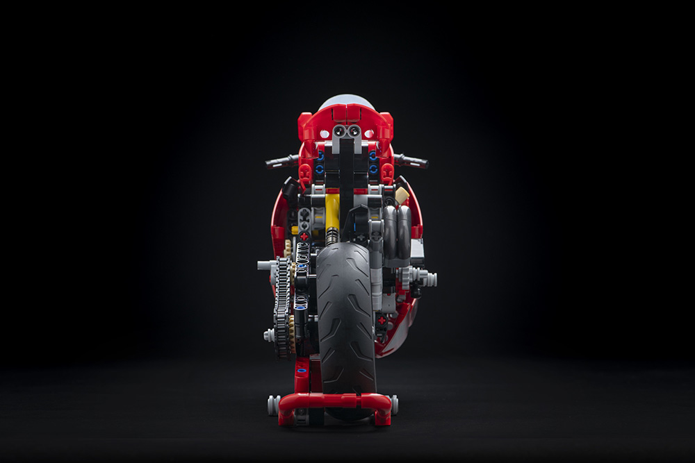 Ducati-Panigale-V4-R-Lego-Technic-14.jpg
