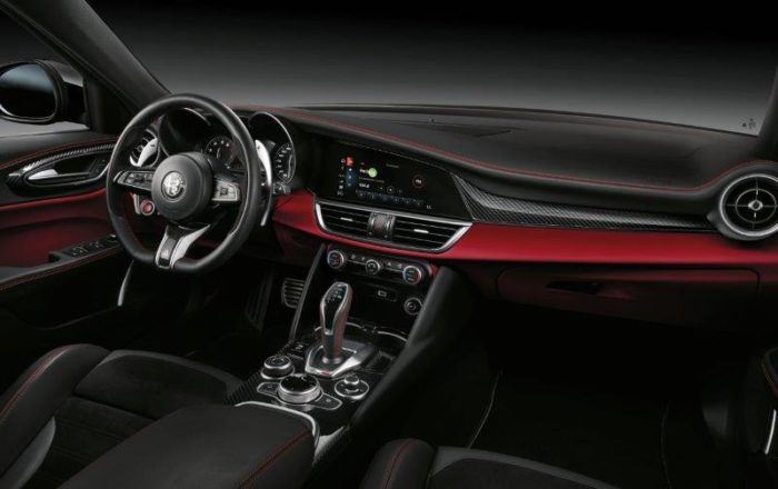 Alcantara veste gli interni di Alfa Romeo Giulia e Stelvio Quadrifoglio 2020 23