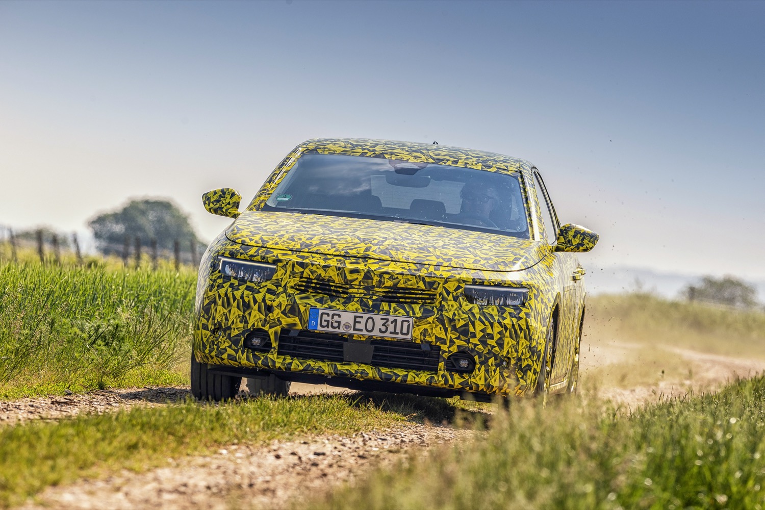 Nuova Opel Astra, votata al piacere di guida. Superati i severi test finali