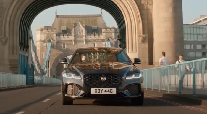 007, Jaguar XF in un inseguimento a Londra celebra No time to Die - 3