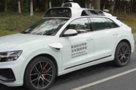 Guida autonoma, test su strada per i suv Audi connessi con tecnologia V2X