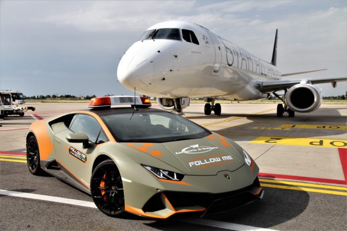 Lamborghini Huracán Follow Me Car dell'aeroporto Marconi di Bologna