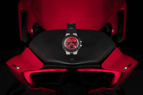 Ducati e Bulgari, la collezione esclusiva con un orologio speciale. Il cronografo Bulgari Aluminium Ducati Special Edition in serie limitata di mille pezzi. 4