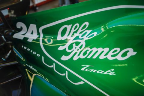 Alfa Romeo F1 Team Orlen celebra l’arrivo di Tonale nelle concessionarie