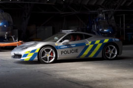 Una Ferrari 458 Italia per la polizia ceca