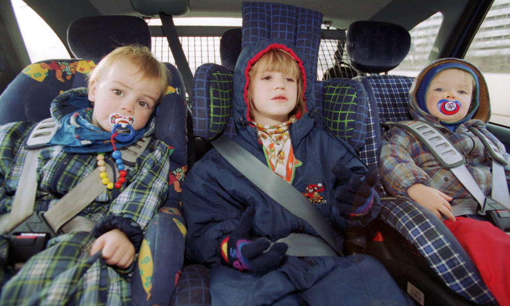 Bambini in auto: ecco come portarli in modo sicuro