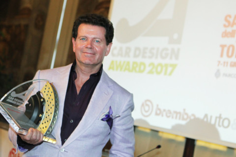 Gerry McGovern ritira il premio Best Brand Design Language per Land Rover