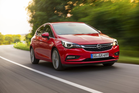 Opel Astra ecoM a metano, con 4 euro percorre 100 km