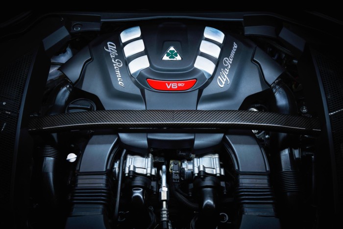 Alfa Romeo Stelvio Quadrifoglio - Motore V6 2.9 litri 510 cavalli sviluppato in Ferrari