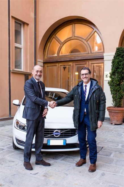 Volvo consegna al Sindaco di Bologna Merola una V60 Twin Engine