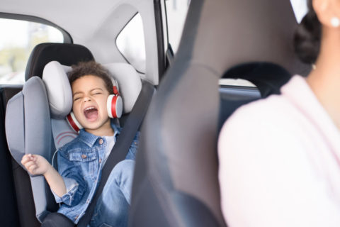 Bambini che cantano in auto
