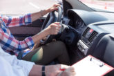 Patente di guida, in Italia si prende dopo i 21 anni