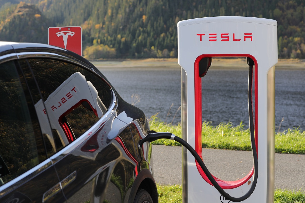 Come ricarica le auto elettriche di Tesla