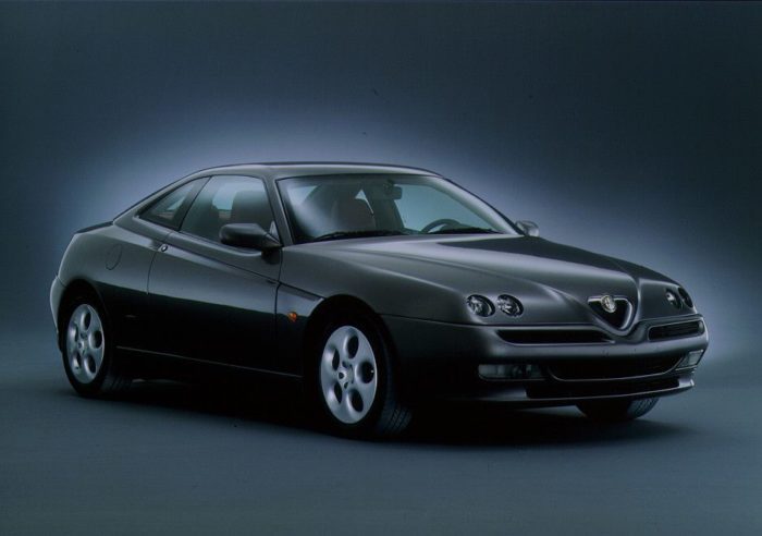 Alfa Romeo GTV, il modello Coupé 2+2 del 1995