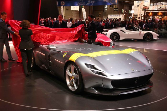 Ferrari splende al Motor Show di Parigi con Monza SP1 e SP2 e 488 Pista Spider