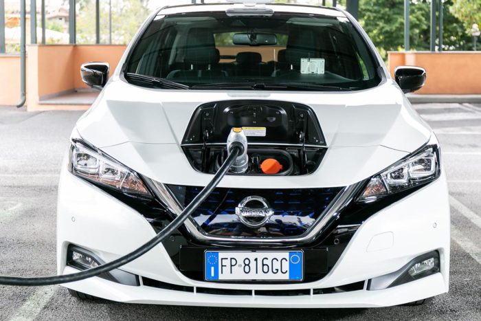 Guida elettrica, ora è possibile? Prova su strada con nuova Nissan Leaf
