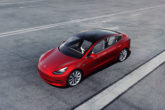 Tesla Model 3, l'elettrica media viene presentata in Italia. Tesla Model 3 prezzo da 48.500 euro in Italia.