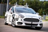 Ford testa la comunicazione tra pedoni e auto a guida autonoma