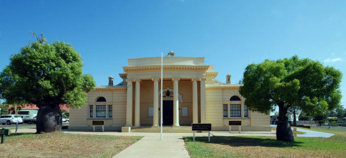 Roma (AUSTRALIA)_Court House Queensland  (CC) Kevin Stone  https://creativecommons.org/licenses/by-sa/3.0/deed.en