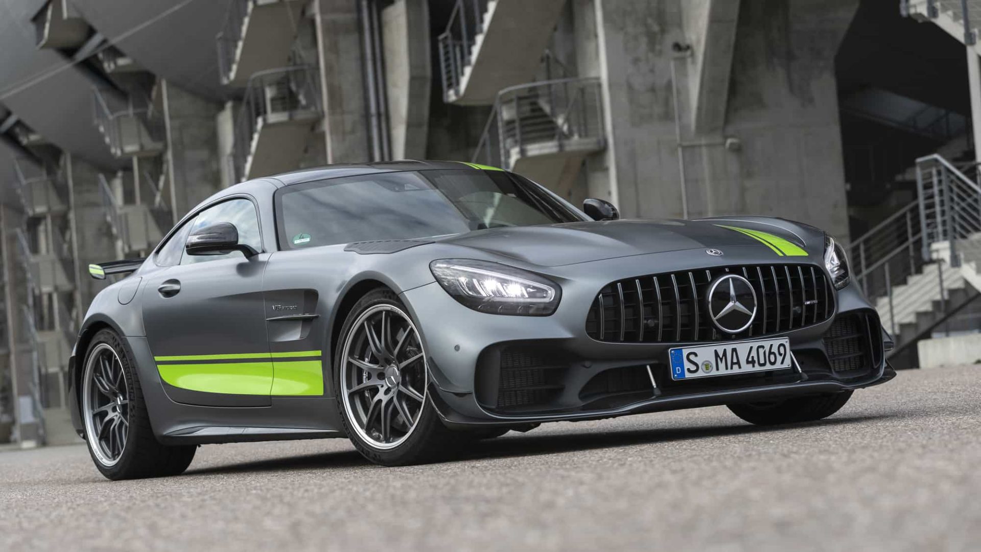 Mercedes AMG GT R PRO e GT, driving performance e adrenalina pura 5