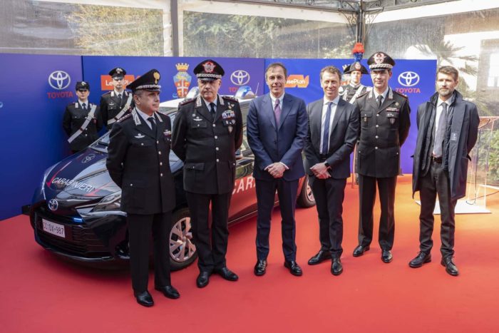 Toyota elettrifica i Carabinieri con Yaris Hybrid