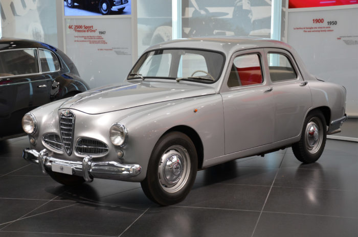 Alfa Romeo 1900, 1950 Un concentrato di tecnologia e stile su strada. Alfa Romeo si mette in vantaggio su tutti.