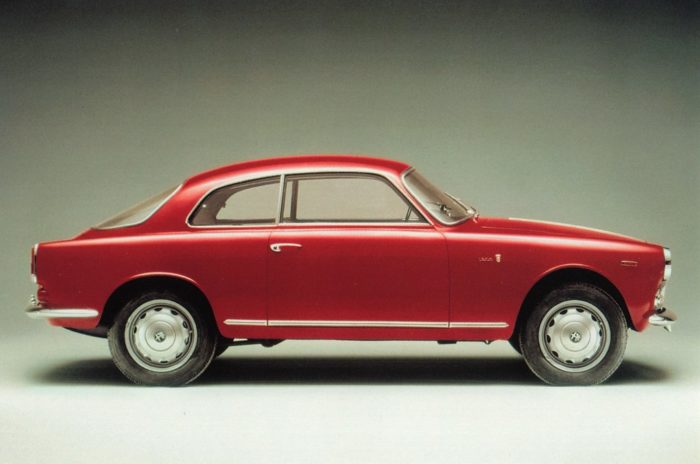 Alfa Romeo Giulietta, 1954 La fidanzata d'Italia, e abbiamo detto tutto. La motorizzazione di massa trova il modello sportivo, per tutti.