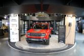 Jeep Renegade Hybrid Plug-in (PHEV) agli Champs Elysées di Parigi 2
