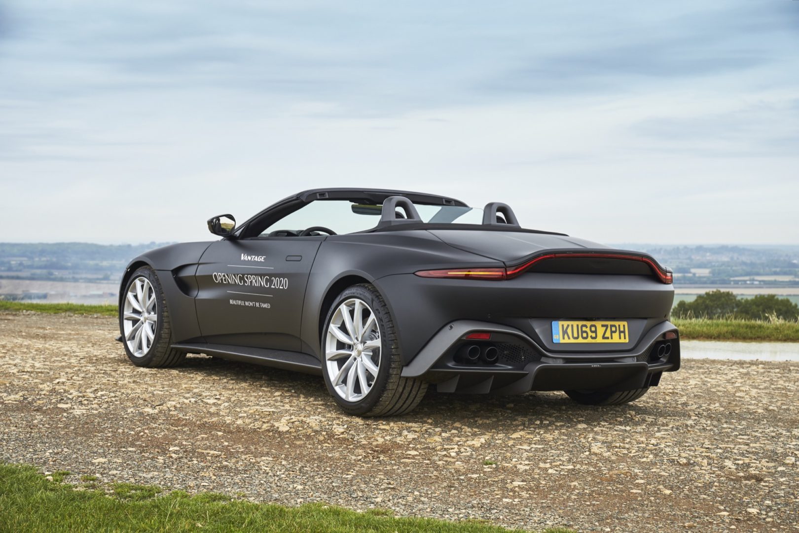 Aston Martin Vantage Roadster 2020 4