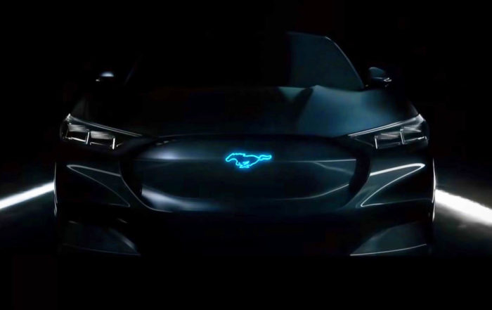 Ford Mustang SUV elettrico sarà presentato a novembreFord Mustang SUV elettrico sarà presentato a novembre