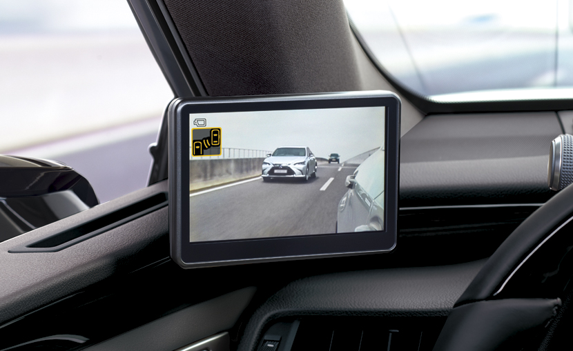 Lexus ES porta in Europa i retrovisori virtuali, addio specchietti 6