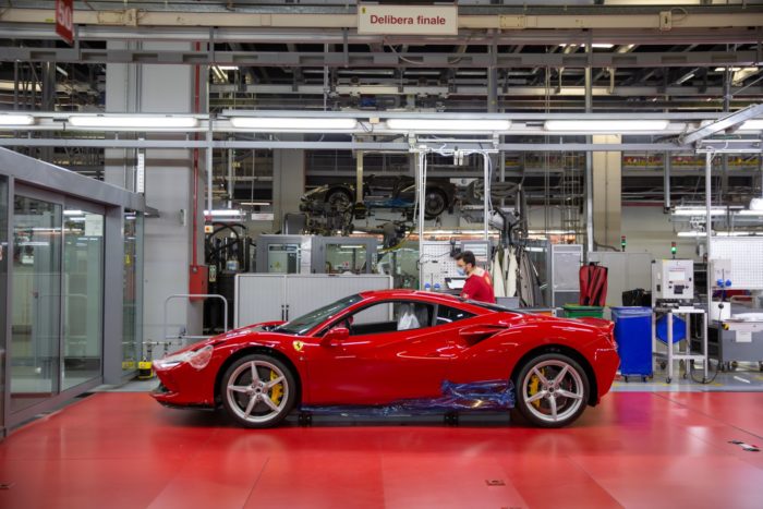 Stabilimento Ferrari fabbrica Maranello F8 Tributo - Ferrari, bilancio appesantito dal Covid ma il titolo vola in Borsa
