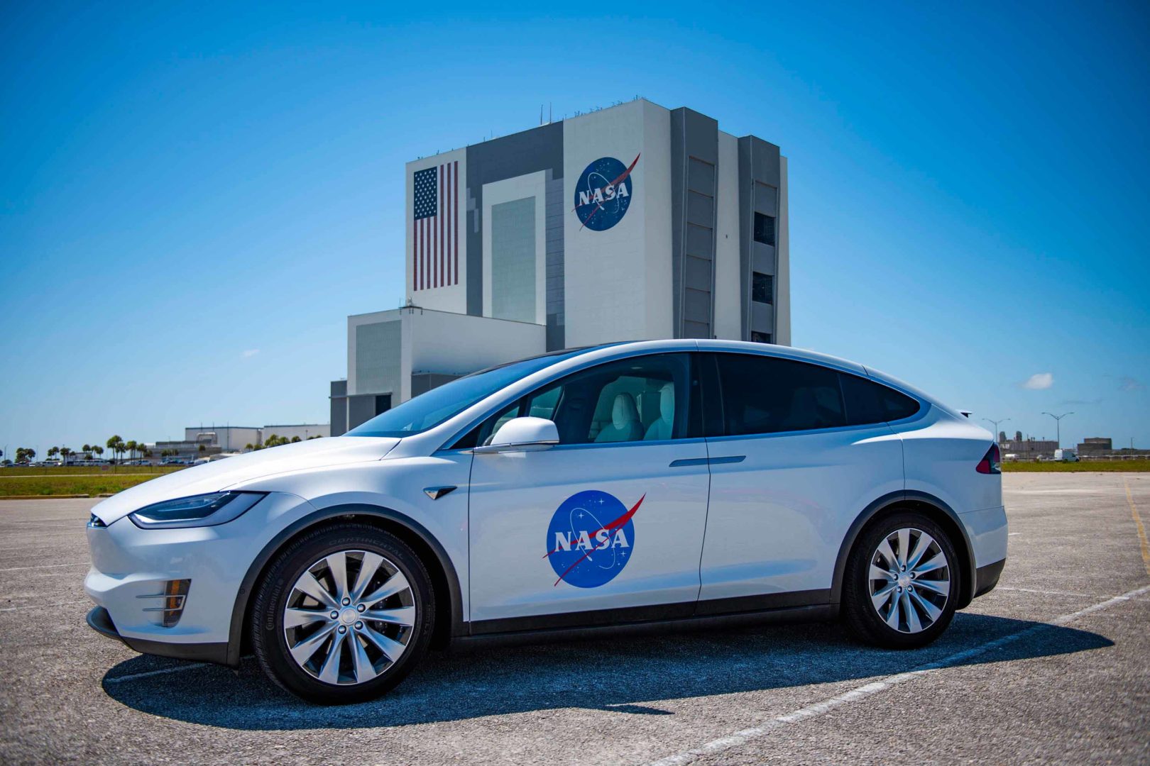 Tesla Model X accompagna la missione spaziale di NASA e SpaceX 2