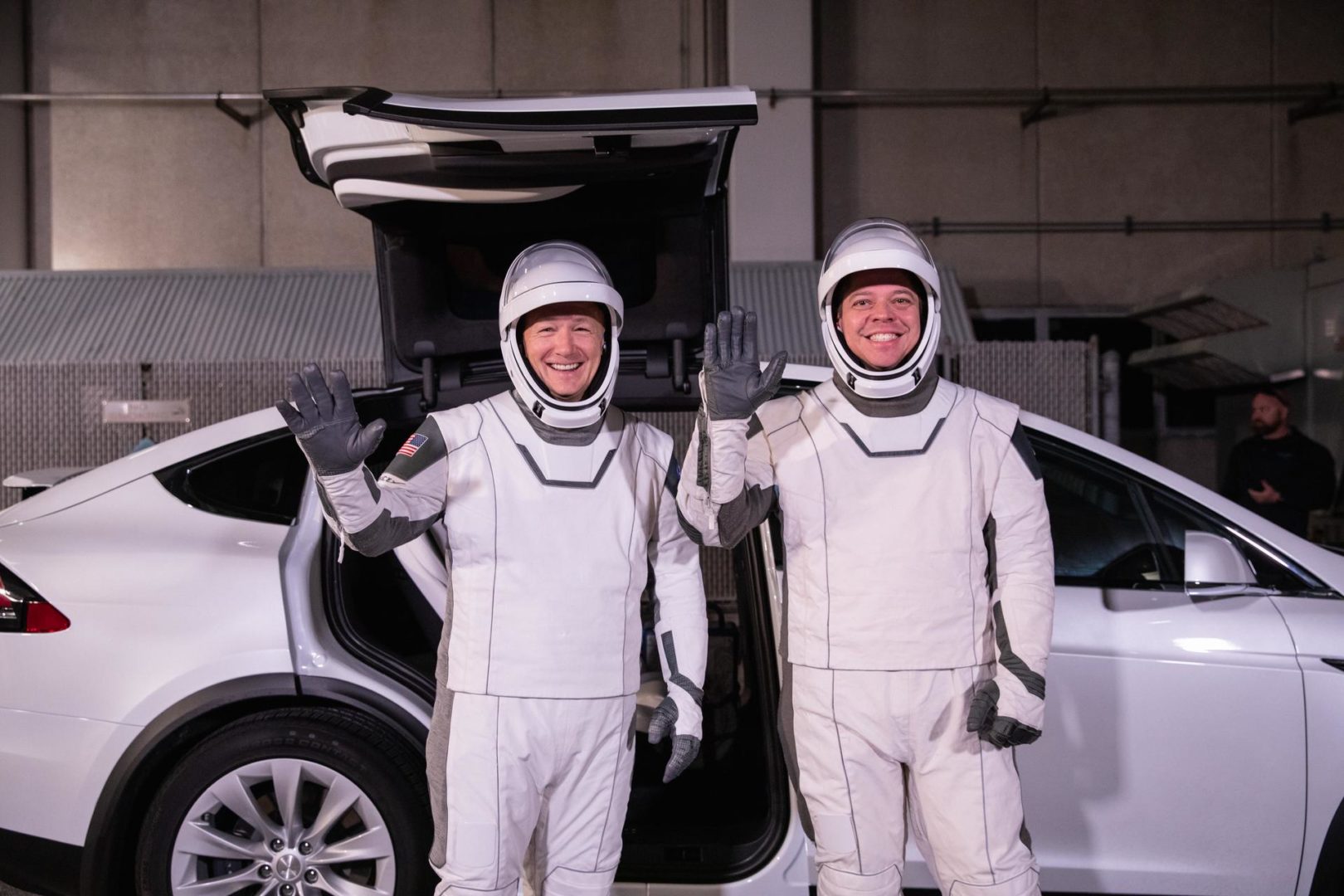 Tesla Model X accompagna la missione spaziale di NASA e SpaceX - Photographer- NASA:Kim Shiflett