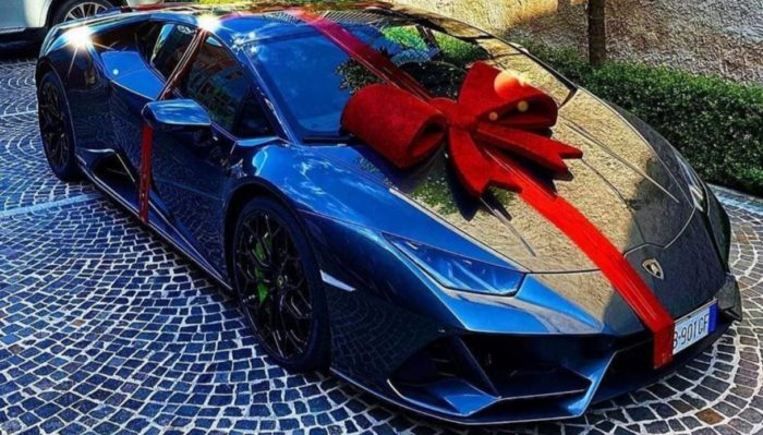 Supercar con il fiocco, Lamborghini Huracan Evo da 200mila euro in regalo per Insigne