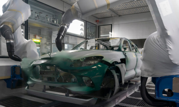 Aston Martin DBX - Iniziata la produzione del primo SUV della casa inglese 6