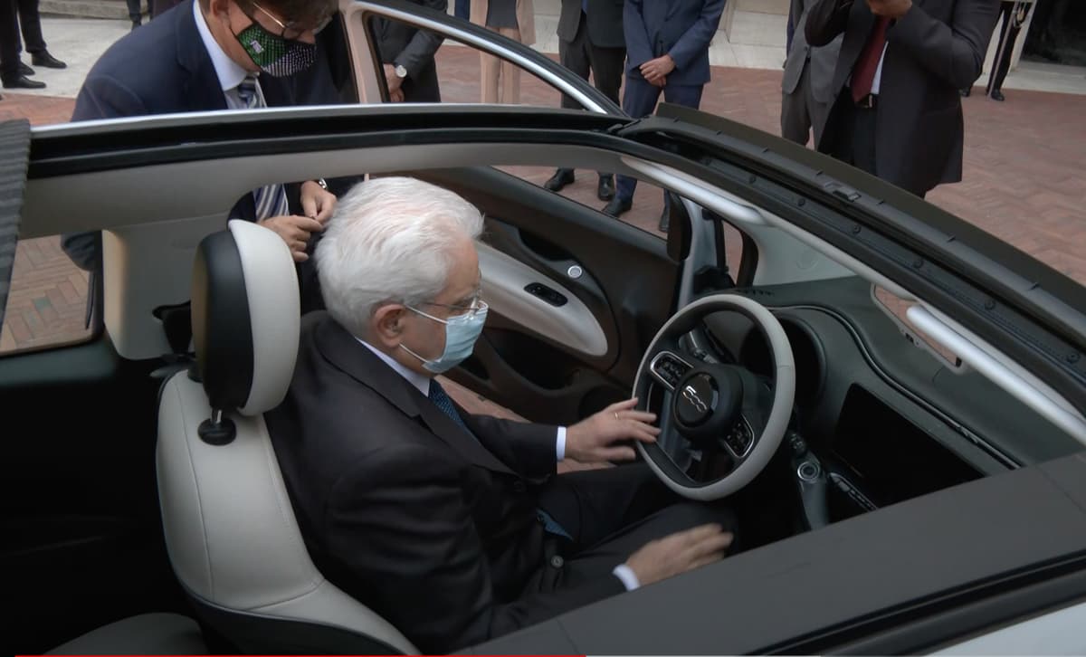 Fiat 500 elettrica presentata al Presidente della Repubblica Sergio Mattarella