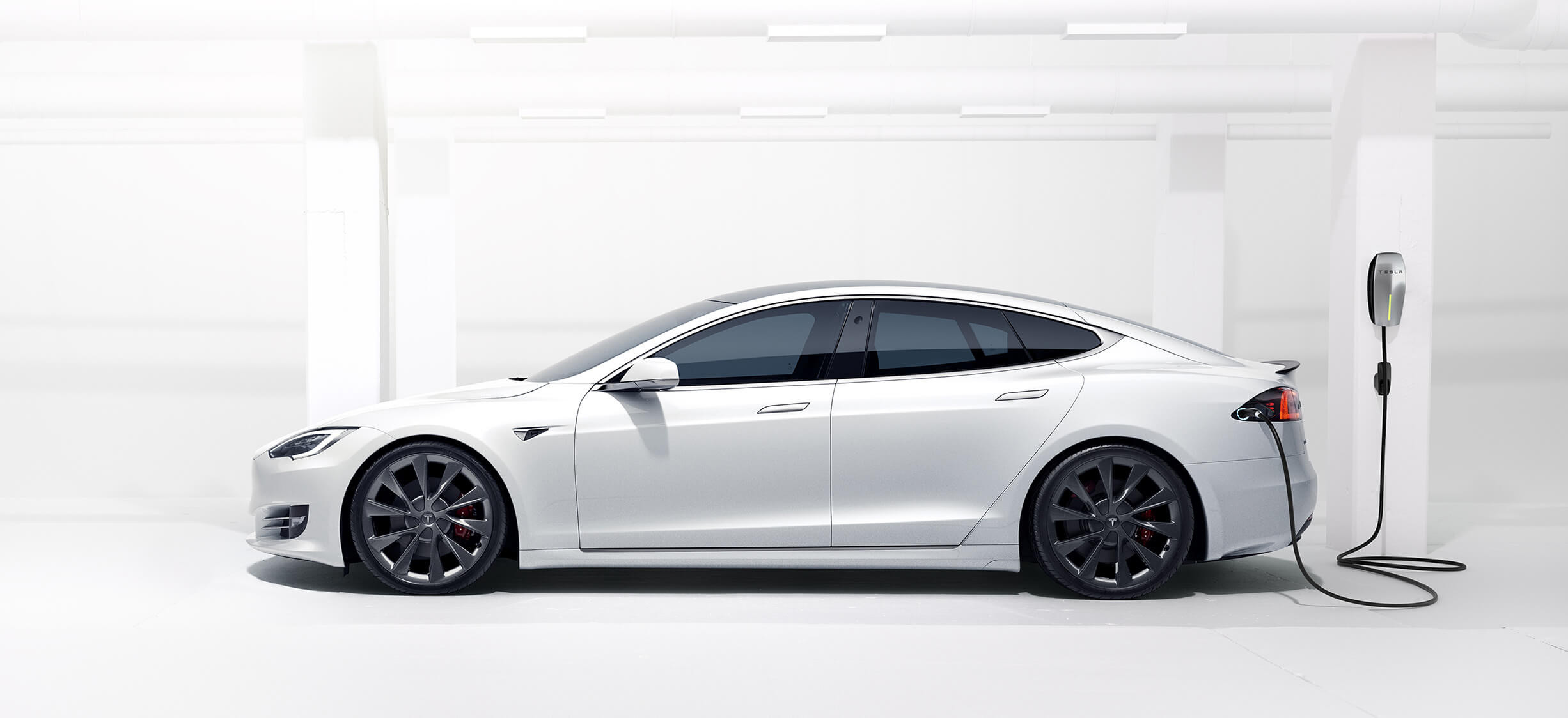 Tesla Model S Long Range, autonomia a 658 km.