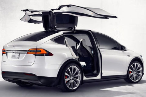 Tesla richiama oltre 9mila Model X