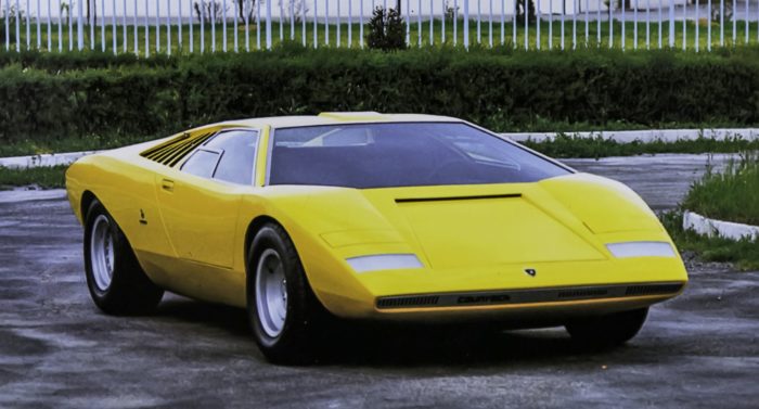 Lamborghini Countach LP 500 compie 50 anni