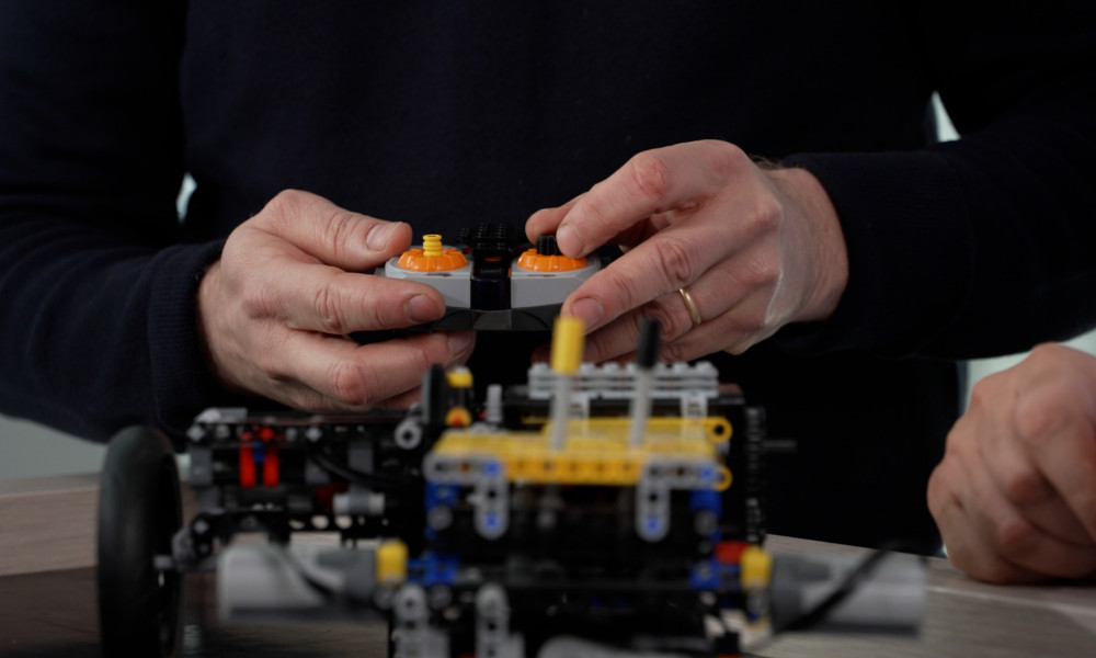 Renault: gli ingegneri hanno usato il LEGO per progettare i motori ibridi