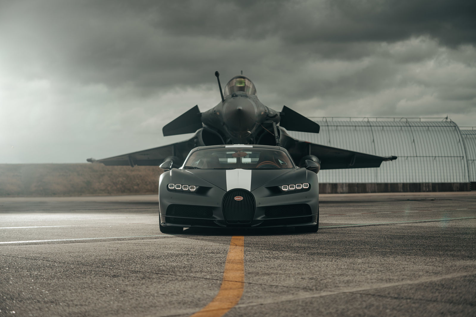 Bugatti Chiron Sport e Dassault Rafale Marine, la hypercar e il caccia - 2