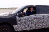 Joe Biden guida in anteprima il pick-up elettrico Ford F-150 Lightning