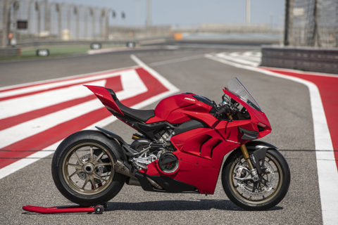 Accessori da pista Ducati Performance per la velocissima Panigale V4 - PanigaleV4S_Accessories_PR _20__UC296105_Low